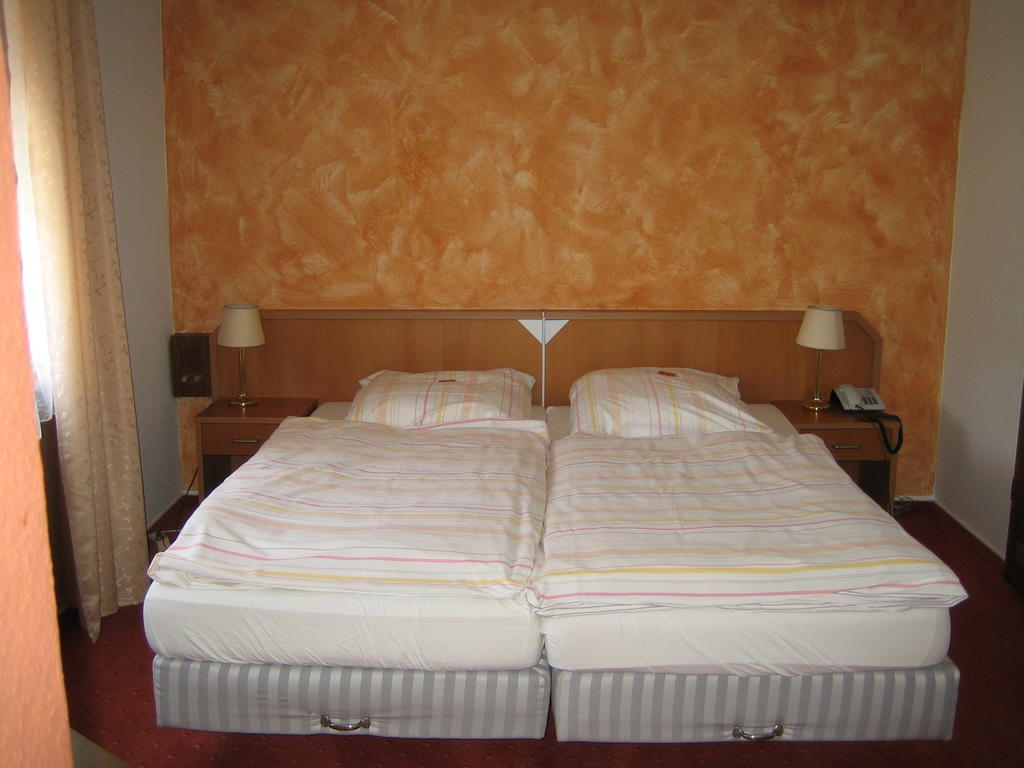 Landhotel Weinhaus Treis Weinähr Pokoj fotografie